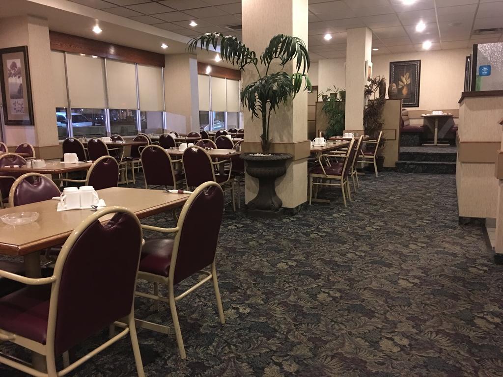 St. Albert Inn & Suites Saint Albert Kültér fotó